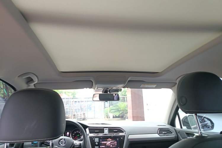 Used Volkswagen Tiguan L 2019 330TSI Automatic Two-Wheel Drive Panoramic Comfort Edition China V Standard Headliner