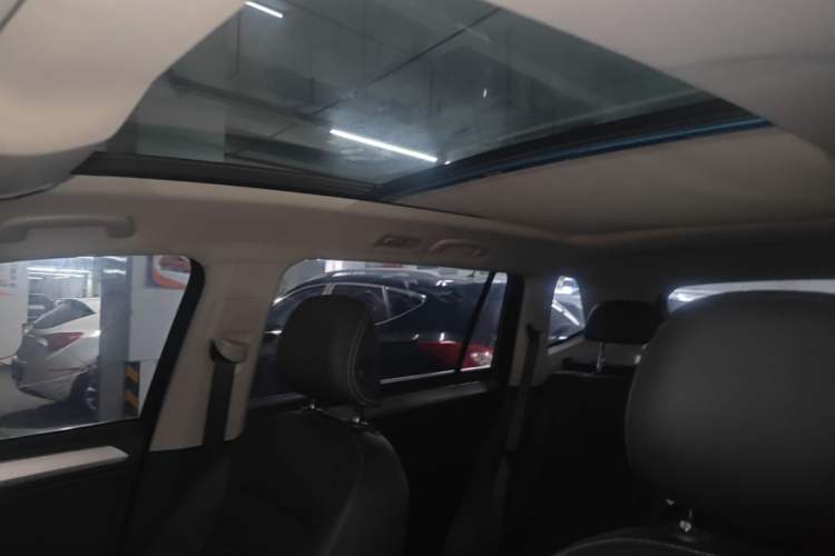 Used Volkswagen Tiguan L 2019 330TSI Automatic Two-Wheel Drive Smart Luxury Version China VI Standard Headliner