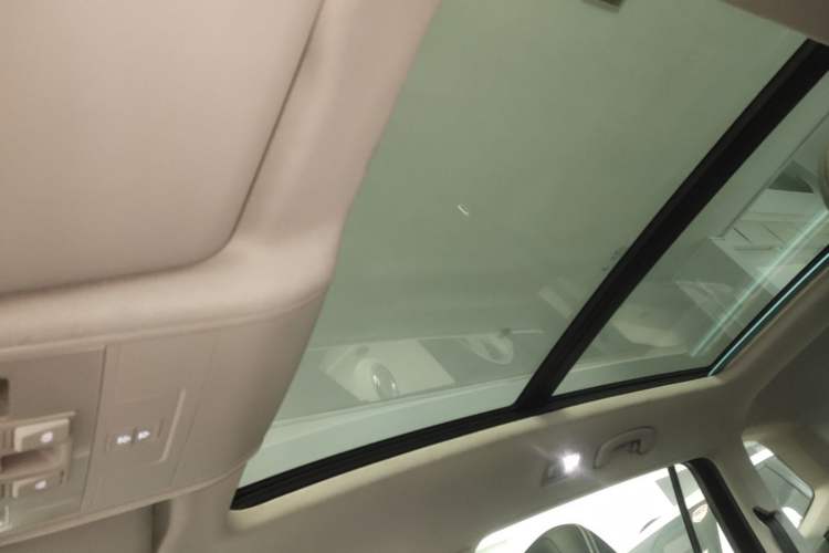 Used Volkswagen Tiguan L 2019 330TSI Automatic Two-Wheel Drive Smart Luxury Version China VI Standard Headliner