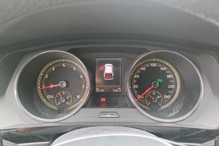 Used Volkswagen Tiguan L 2019 Updated Version 330TSI Automatic Two-Wheel Drive Panoramic Comfort Edition China VI Standard Instrument Cluster