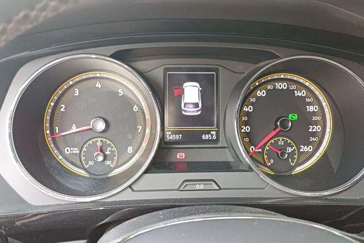 Used Volkswagen Tiguan L 2019 Revised 330TSI Automatic Two-Wheel Drive Smart & Luxury Edition China VI Standard Instrument Cluster