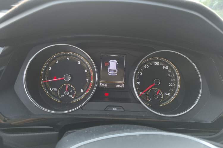 Used Volkswagen Tiguan L 2019 Revised 330TSI Automatic Two-Wheel Drive Smart & Luxury Edition China VI Standard Instrument Cluster