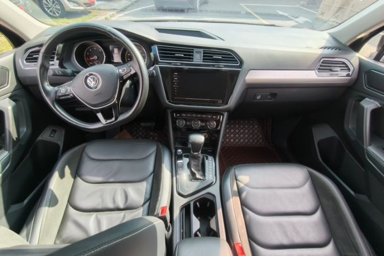 Used Volkswagen Tiguan L 2019 Revised 330TSI Automatic Two-Wheel Drive Smart & Luxury Edition China VI Standard Interior 1