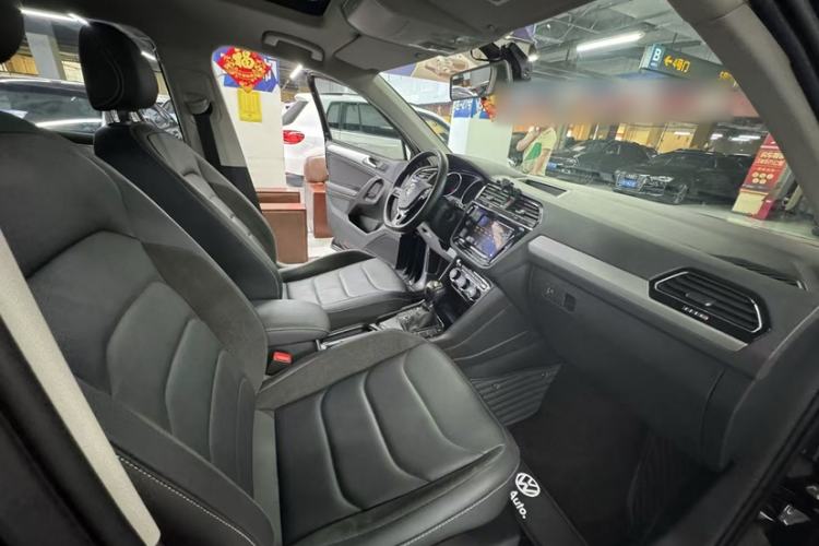 Used Volkswagen Tiguan L 2019 330TSI Automatic Two-Wheel Drive Panoramic Comfort Edition China V Standard Interior 1