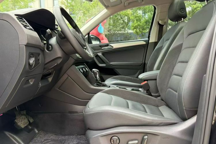 Used Volkswagen Tiguan L 2019 330TSI Automatic Two-Wheel Drive Smart Luxury Version China V Emission Standard Interior 2