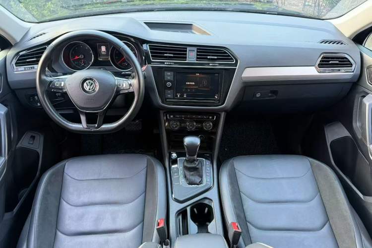 Used Volkswagen Tiguan L 2019 330TSI Automatic Two-Wheel Drive Smart Luxury Version China VI Standard Interior 2