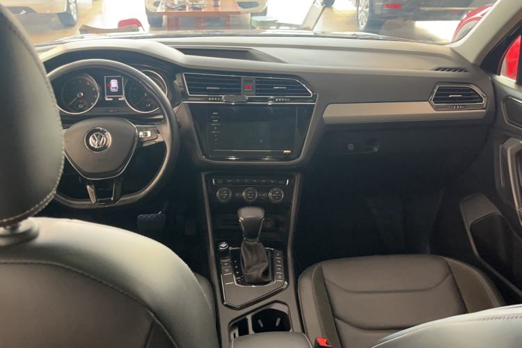 Used Volkswagen Tiguan L 2019 Revised 330TSI Automatic Two-Wheel Drive Smart & Luxury Edition China VI Standard Interior 3