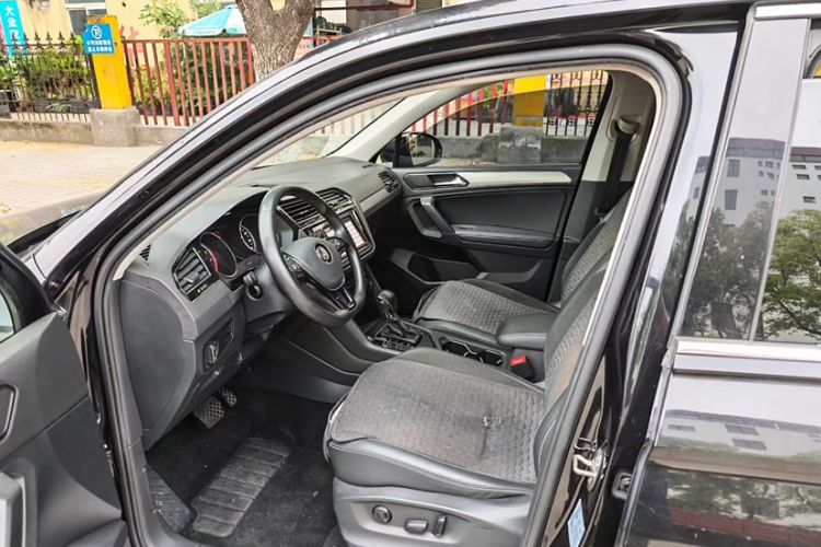 Used Volkswagen Tiguan L 2019 330TSI Automatic Two-Wheel Drive Smart Luxury Version China V Emission Standard Interior 3