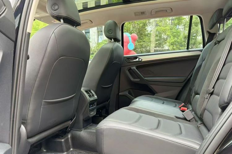 Used Volkswagen Tiguan L 2019 330TSI Automatic Two-Wheel Drive Smart Luxury Version China V Emission Standard Interior 3