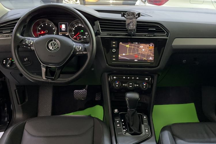 Used Volkswagen Tiguan L 2019 330TSI Automatic Two-Wheel Drive Panoramic Comfort Edition China VI Standard Interior 3