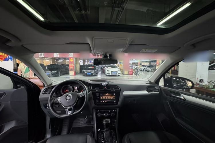Used Volkswagen Tiguan L 2019 330TSI Automatic Two-Wheel Drive Panoramic Comfort Edition China V Standard Interior 3