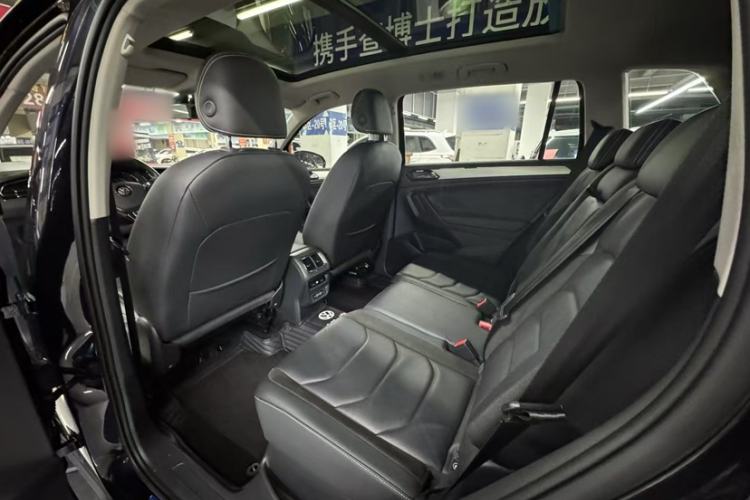 Used Volkswagen Tiguan L 2019 330TSI Automatic Two-Wheel Drive Panoramic Comfort Edition China V Standard Interior 4