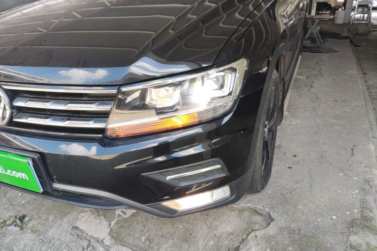 Used Volkswagen Tiguan L 2019 Updated Version 330TSI Automatic Two-Wheel Drive Panoramic Comfort Edition China VI Standard Left Front Headlight