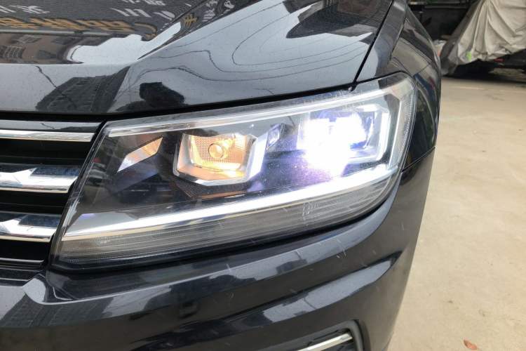 Used Volkswagen Tiguan L 2019 Updated Version 330TSI Automatic Two-Wheel Drive Panoramic Comfort Edition China VI Standard Left Front Headlight