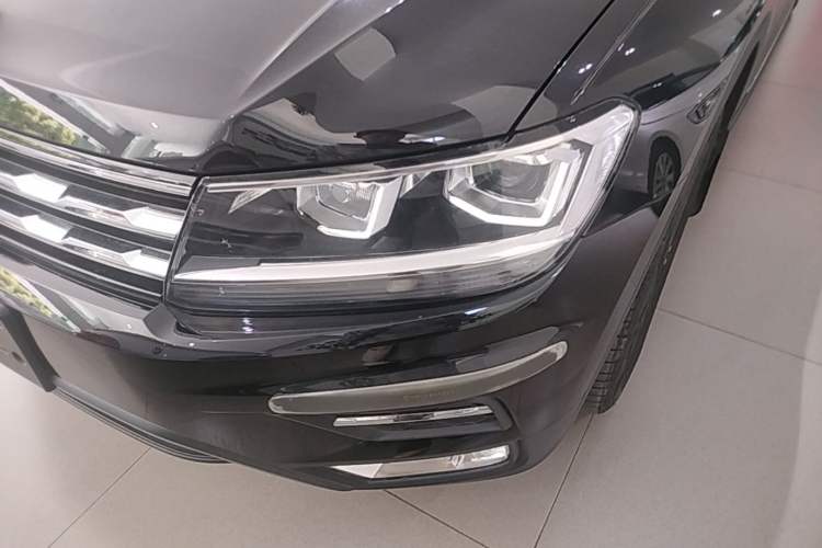 Used Volkswagen Tiguan L 2019 Updated Version 330TSI Automatic Two-Wheel Drive Panoramic Comfort Edition China VI Standard Left Front Headlight