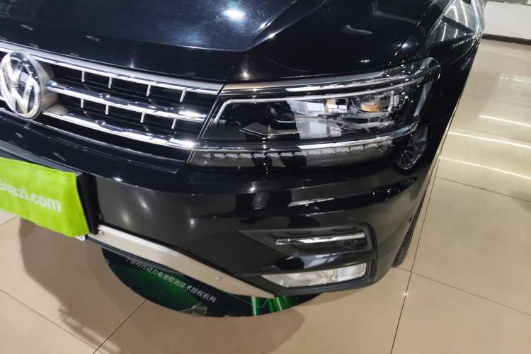 Used Volkswagen Tiguan L 2019 380TSI Automatic All-Wheel Drive Luxury Edition with 7 Seats China VI Standard Left Front Headlight