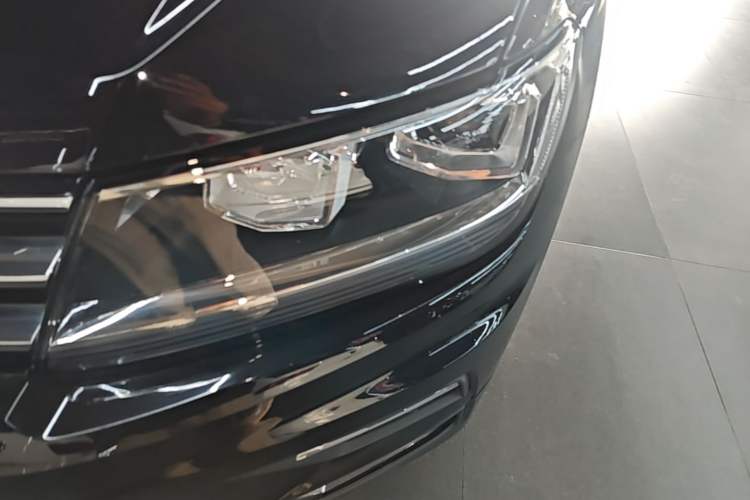 Used Volkswagen Tiguan L 2019 330TSI Automatic Two-Wheel Drive Smart Luxury Version China V Emission Standard Left Front Headlight