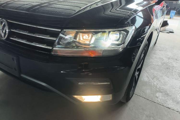 Used Volkswagen Tiguan L 2019 Updated Version 330TSI Automatic Two-Wheel Drive Panoramic Comfort Edition China VI Standard Left Front Headlight