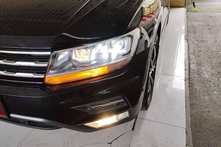 Used Volkswagen Tiguan L 2019 Revised 330TSI Automatic Two-Wheel Drive Smart & Luxury Edition China VI Standard Left Front Headlight