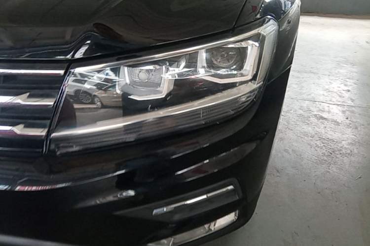 Used Volkswagen Tiguan L 2019 Updated Version 330TSI Automatic Two-Wheel Drive Panoramic Comfort Edition China VI Standard Left Front Headlight