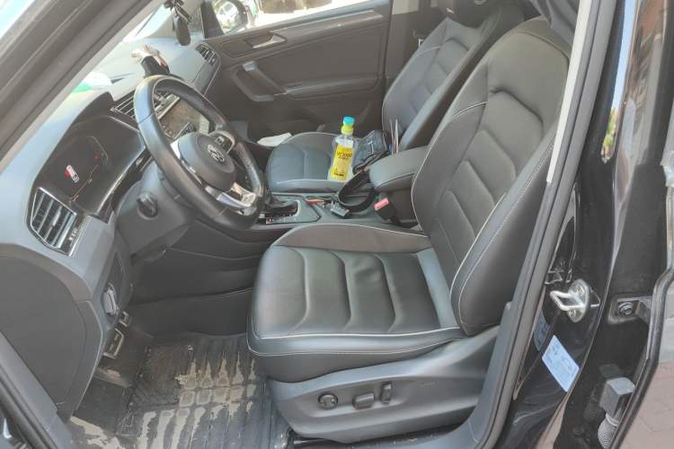 Used Volkswagen Tiguan L 2019 Restyled 330TSI Automatic Two-Wheel Drive R-Line Flagship Version China VI Standard Left Front Seat