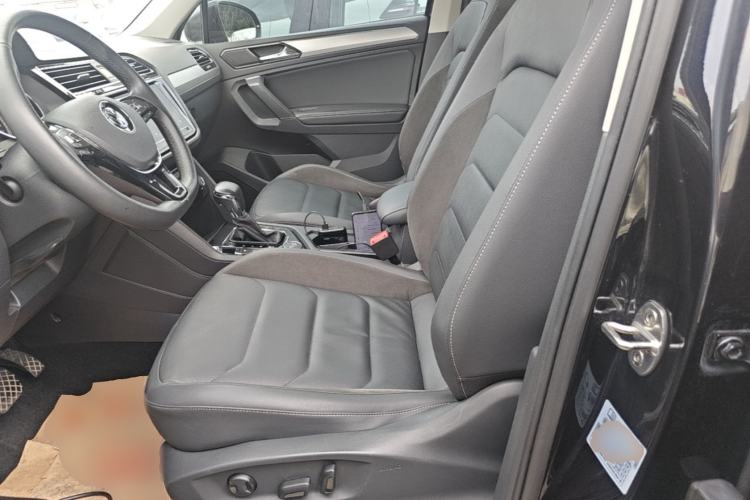 Used Volkswagen Tiguan L 2019 380TSI Automatic All-Wheel Drive Luxury Edition with 7 Seats China VI Standard Left Front Seat
