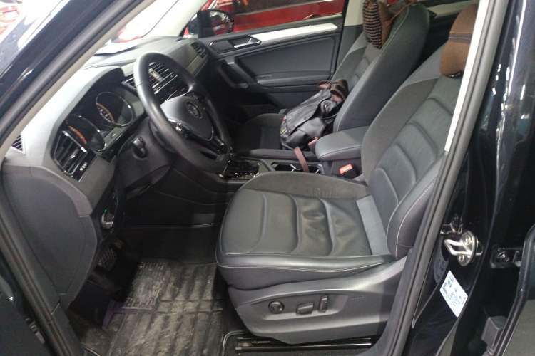 Used Volkswagen Tiguan L 2019 Revised 330TSI Automatic Two-Wheel Drive Smart & Luxury Edition China VI Standard Left Front Seat