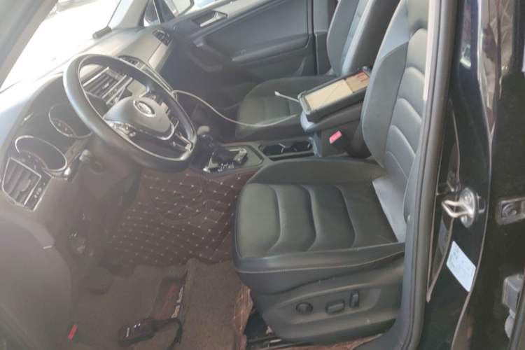 Used Volkswagen Tiguan L 2019 Updated Version 330TSI Automatic Two-Wheel Drive Panoramic Comfort Edition China VI Standard Left Front Seat