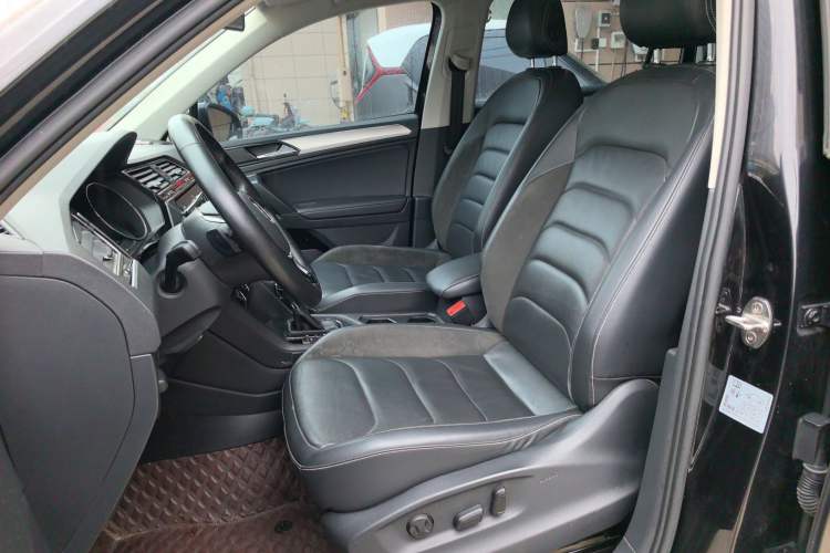 Used Volkswagen Tiguan L 2019 Updated Version 330TSI Automatic Two-Wheel Drive Panoramic Comfort Edition China VI Standard Left Front Seat