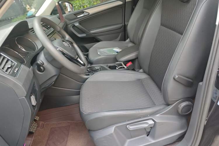 Used Volkswagen Tiguan L 2019 330TSI Automatic Two-Wheel Drive Luxury Edition China V Standard Left Front Seat