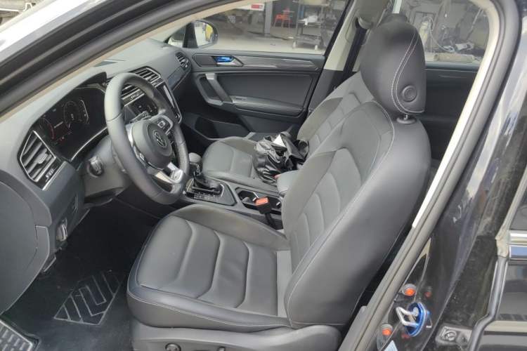 Used Volkswagen Tiguan L 2019 Restyled 330TSI Automatic Two-Wheel Drive R-Line Flagship Version China VI Standard Left Front Seat