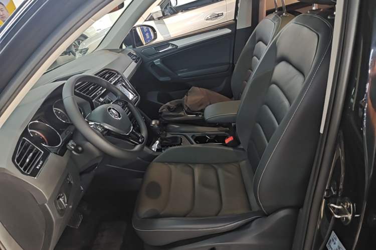 Used Volkswagen Tiguan L 2019 330TSI Automatic Two-Wheel Drive Smart Luxury Version China V Emission Standard Left Front Seat
