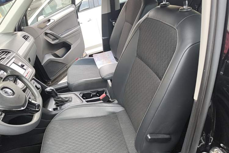 Used Volkswagen Tiguan L 2019 330TSI Automatic Two-Wheel Drive Luxury Edition China V Standard Left Front Seat