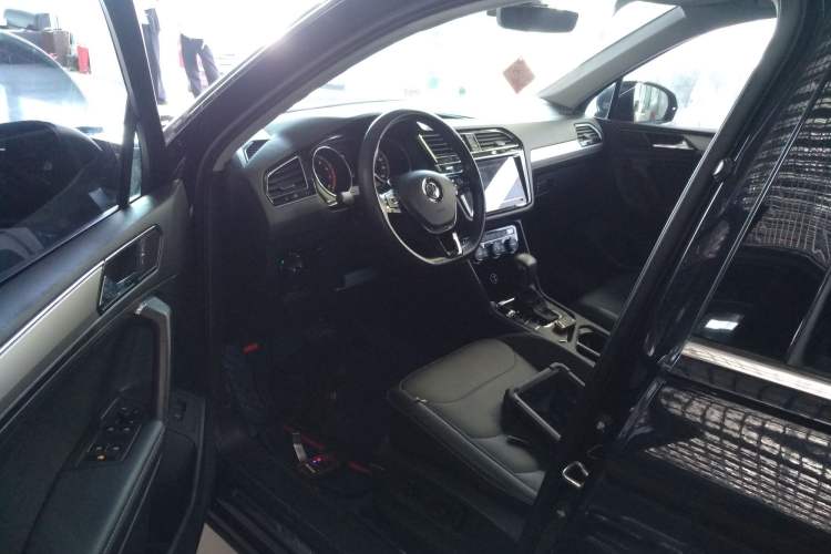 Used Volkswagen Tiguan L 2019 Revised 330TSI Automatic Two-Wheel Drive Smart & Luxury Edition China VI Standard Left Front Seat