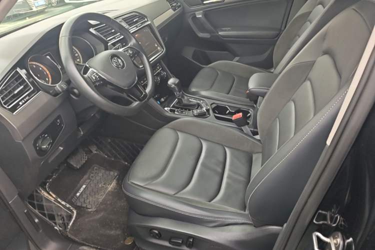 Used Volkswagen Tiguan L 2019 Revised 330TSI Automatic Two-Wheel Drive Smart & Luxury Edition China VI Standard Left Front Seat