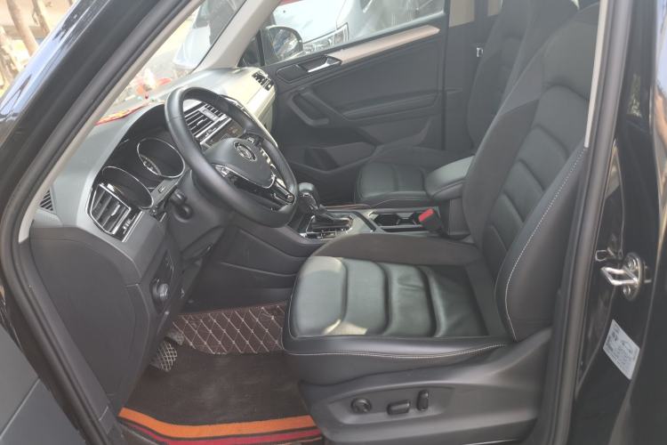 Used Volkswagen Tiguan L 2019 Revised 330TSI Automatic Two-Wheel Drive Smart & Luxury Edition China VI Standard Left Front Seat