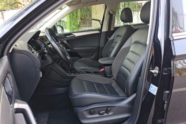 Used Volkswagen Tiguan L 2019 Revised 330TSI Automatic Two-Wheel Drive Smart & Luxury Edition China VI Standard Left Front Seat