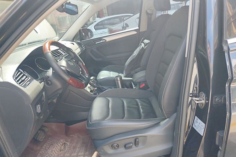 Used Volkswagen Tiguan L 2019 Revised 330TSI Automatic Two-Wheel Drive Smart & Luxury Edition China VI Standard Left Front Seat