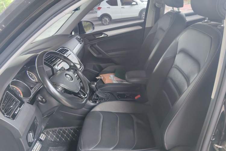 Used Volkswagen Tiguan L 2019 Revised 330TSI Automatic Two-Wheel Drive Smart & Luxury Edition China VI Standard Left Front Seat