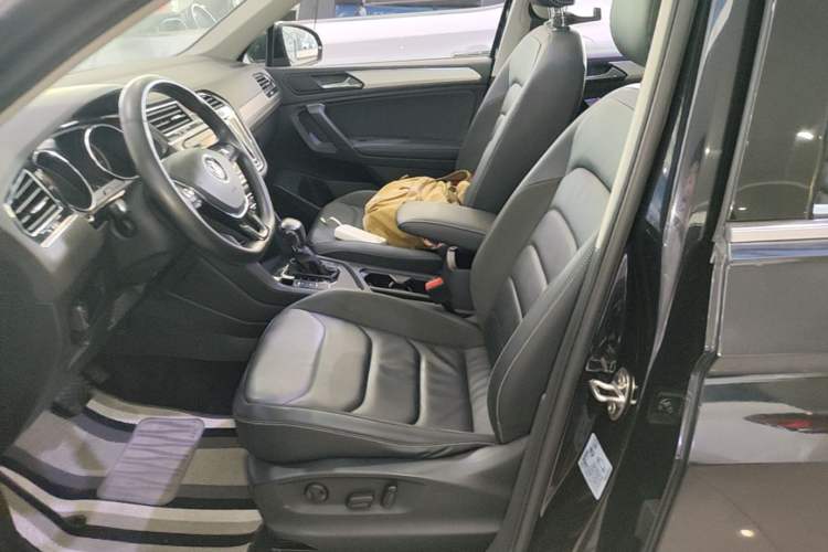 Used Volkswagen Tiguan L 2019 330TSI Automatic Two-Wheel Drive Panoramic Comfort Edition China V Standard Left Front Seat