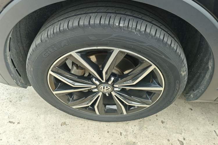 Used Volkswagen Tiguan L 2019 380TSI Automatic All-Wheel Drive Luxury Edition with 7 Seats China VI Standard Left Front Wheel Hub