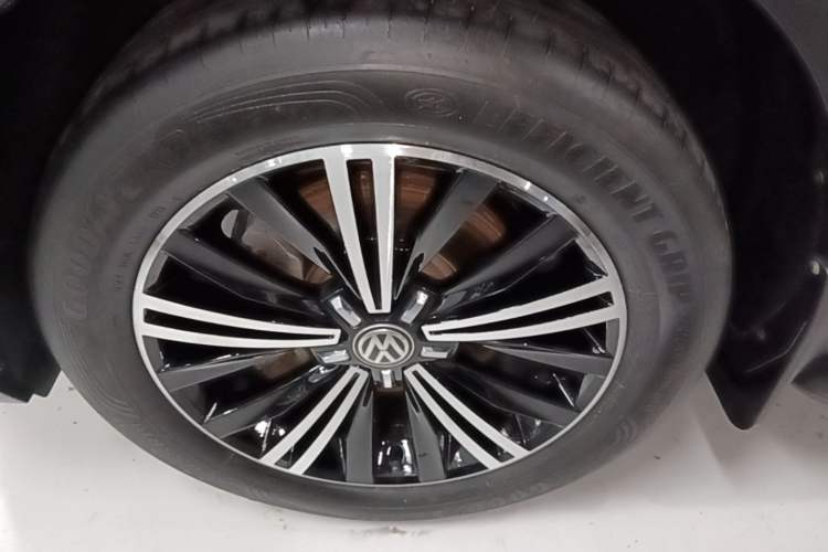 Used Volkswagen Tiguan L 2019 Updated Version 330TSI Automatic Two-Wheel Drive Panoramic Comfort Edition China VI Standard Left Front Wheel Hub