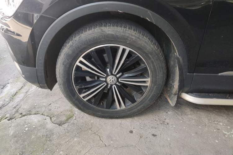 Used Volkswagen Tiguan L 2019 Updated Version 330TSI Automatic Two-Wheel Drive Panoramic Comfort Edition China VI Standard Left Front Wheel Hub