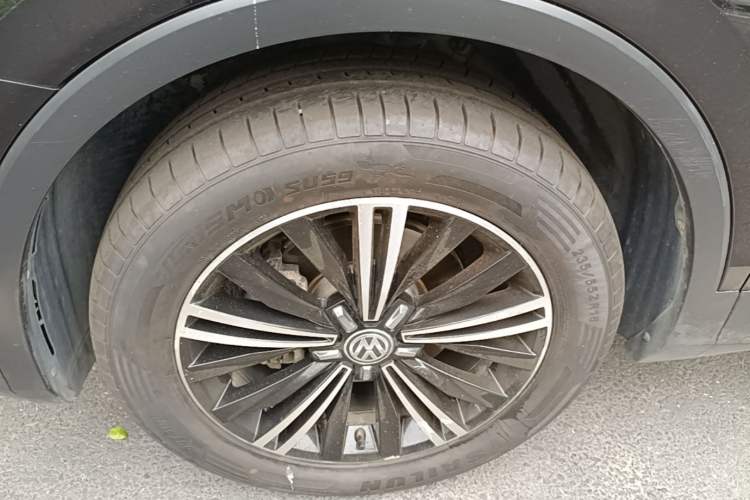 Used Volkswagen Tiguan L 2019 Revised Version 280TSI Automatic Two-Wheel Drive Panoramic Comfort Edition China VI Standard Left Front Wheel Hub