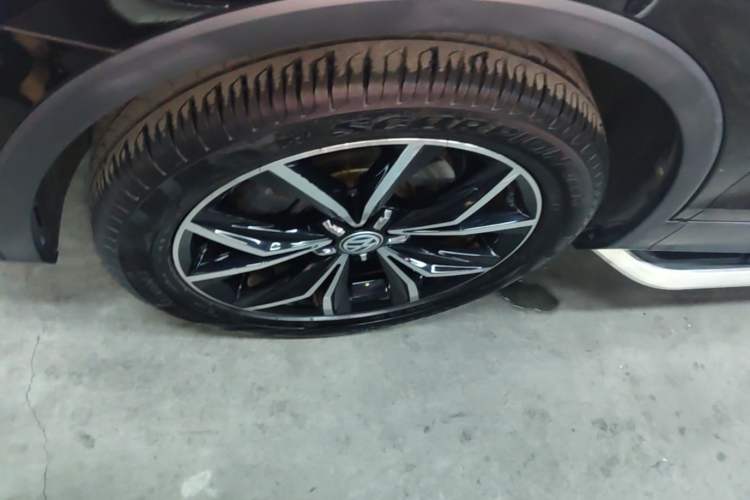 Used Volkswagen Tiguan L 2019 330TSI Automatic Two-Wheel Drive Smart Luxury Version China VI Standard Left Front Wheel Hub
