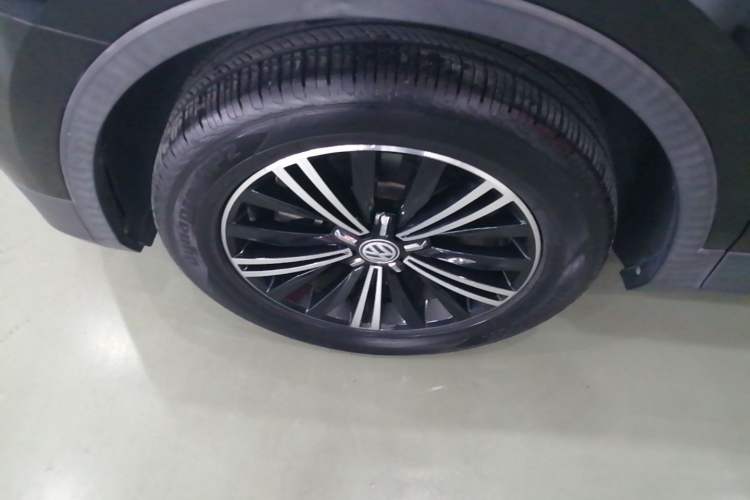 Used Volkswagen Tiguan L 2019 330TSI Automatic Two-Wheel Drive Luxury Edition China VI Standard Left Front Wheel Hub