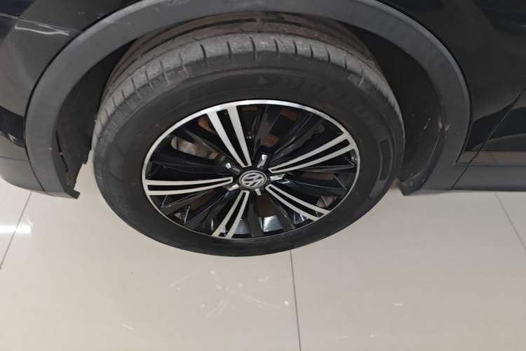 Used Volkswagen Tiguan L 2019 330TSI Automatic Two-Wheel Drive Panoramic Comfort Edition China VI Standard Left Front Wheel Hub