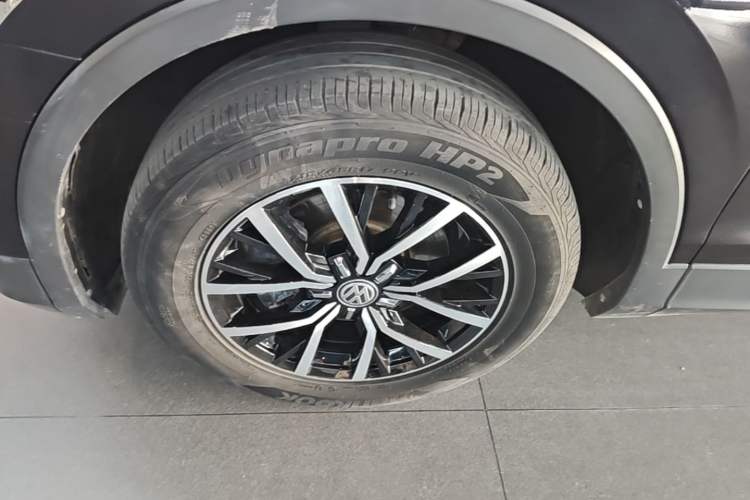 Used Volkswagen Tiguan L 2019 330TSI Automatic Two-Wheel Drive Smart Luxury Version China V Emission Standard Left Front Wheel Hub