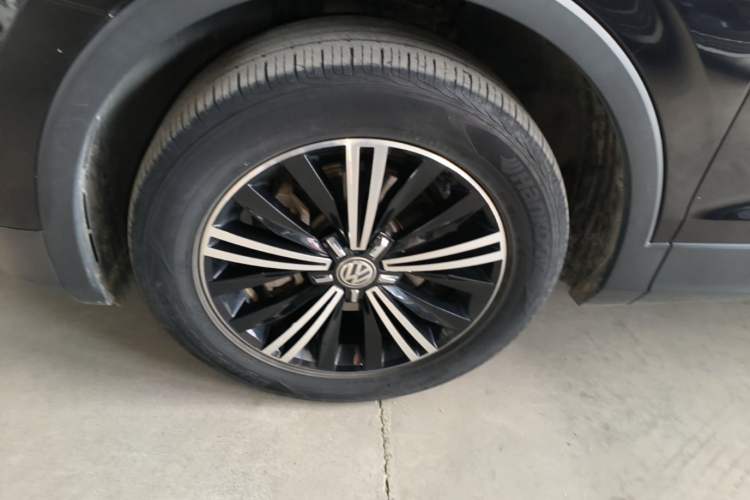 Used Volkswagen Tiguan L 2019 Updated Version 330TSI Automatic Two-Wheel Drive Panoramic Comfort Edition China VI Standard Left Front Wheel Hub