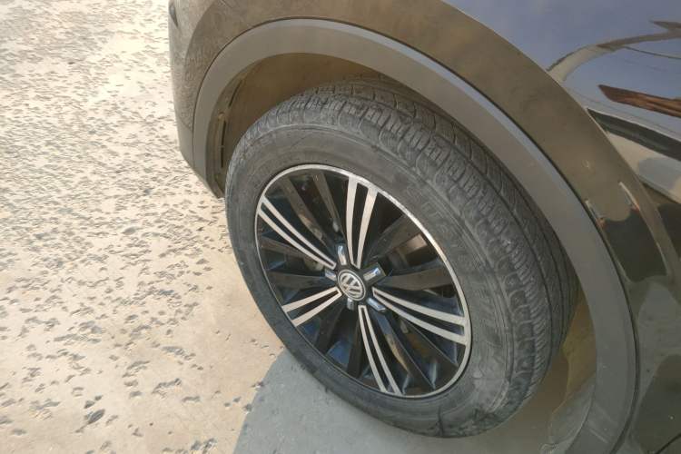 Used Volkswagen Tiguan L 2019 Updated Version 330TSI Automatic Two-Wheel Drive Panoramic Comfort Edition China VI Standard Left Front Wheel Hub